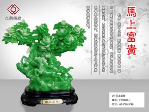如何清除洗玻璃上的膠水怎么洗 手間里玻璃膠上長(zhǎng)得黑斑！